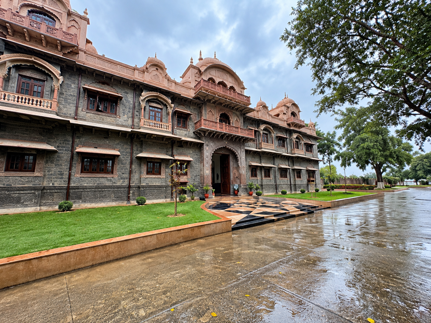 Vegetarian dining area at MPT Samrat Vikramaditya The Heritage